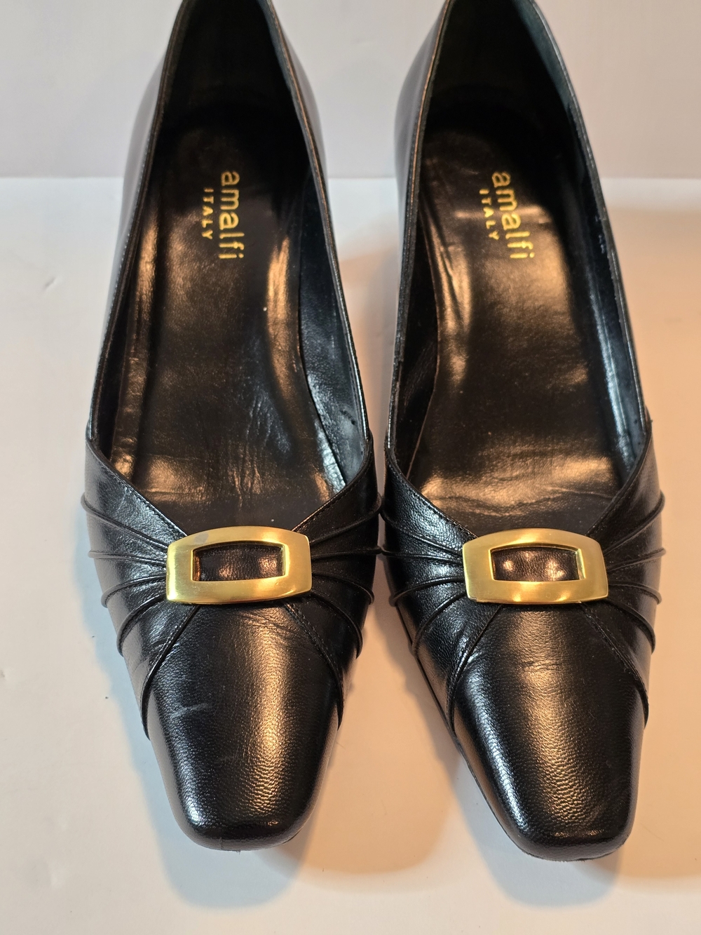 Amalfi Black Leather Pointed Toe Pumps with Gold Buckle Sz 8AA